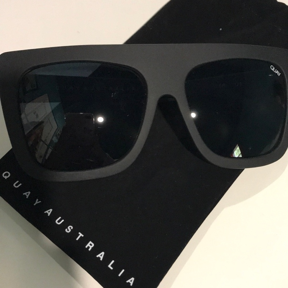QUAY Cafe Racers  Black Sunglasses never use..